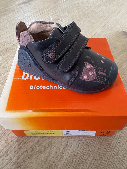 Lauflernschuh von Biomecanics - Katze
